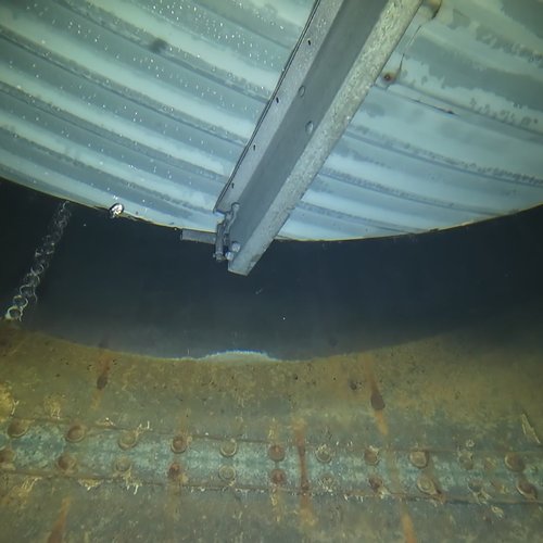 Sprinklertank-Inspektion: Stahltank, 20 Jahre – Inspektion Rohrschelle Flansch Sedimentablagerungen Bodensicht